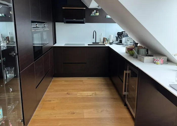 Großzügiges Dachterrassen-appartment Mit Klimaanlage Und Wunderbarem Ausblick über Ganz