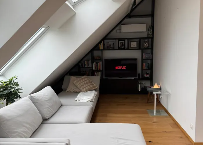 Großzügiges Dachterrassen-appartment Mit Klimaanlage Und Wunderbarem Ausblick über Ganz Apartment