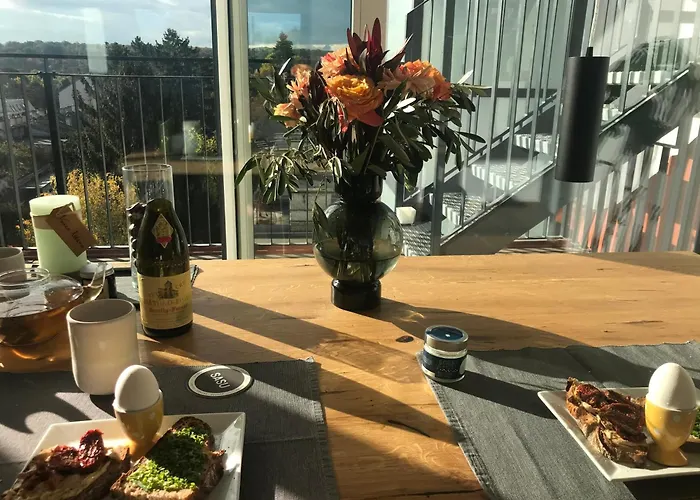 Großzügiges Dachterrassen-appartment Mit Klimaanlage Und Wunderbarem Ausblick über Ganz *