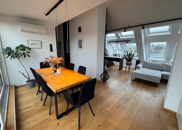 Großzügiges Dachterrassen-appartment Mit Klimaanlage Und Wunderbarem Ausblick über Ganz Wien