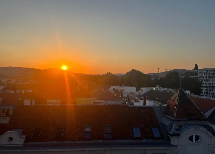 Grosszuegiges Dachterrassen-appartment Mit Klimaanlage Und Wunderbarem Ausblick Ueber Ganz * Vienne