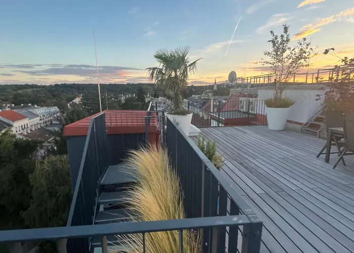 Großzügiges Dachterrassen-appartment Mit Klimaanlage Und Wunderbarem Ausblick über Ganz Apartment