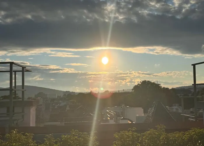 Apartment Großzügiges Dachterrassen-appartment Mit Klimaanlage Und Wunderbarem Ausblick über Ganz