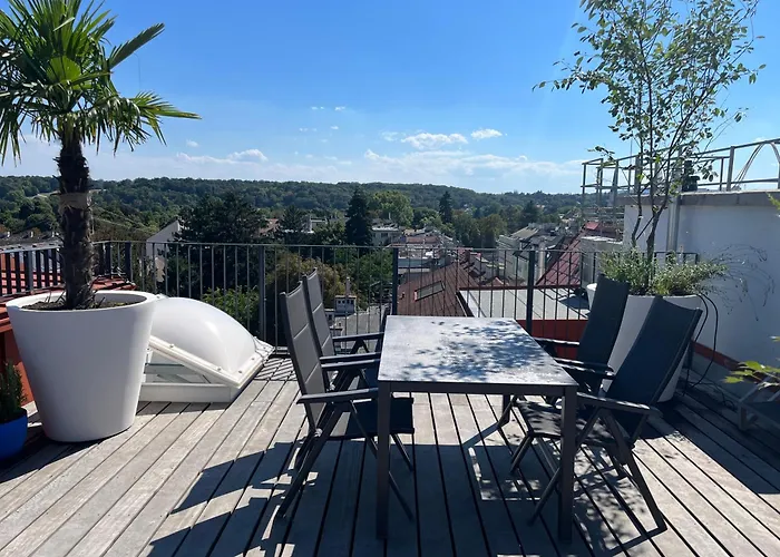 Großzügiges Dachterrassen-appartment Mit Klimaanlage Und Wunderbarem Ausblick über Ganz
