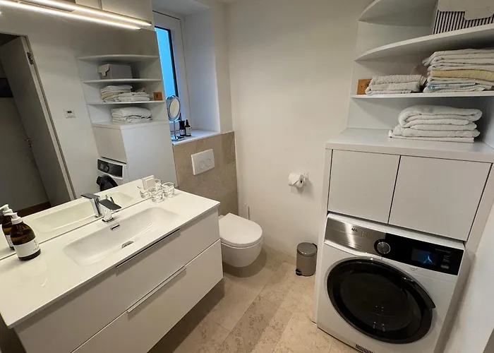 Großzügiges Dachterrassen-appartment Mit Klimaanlage Und Wunderbarem Ausblick über Ganz *