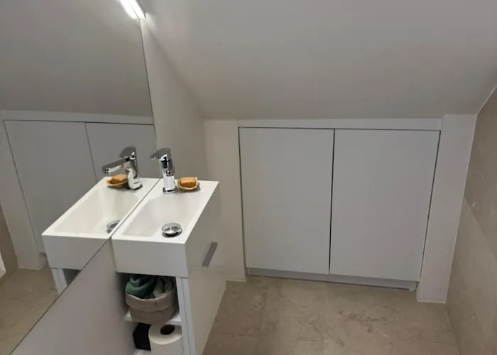 Apartment Großzügiges Dachterrassen-appartment Mit Klimaanlage Und Wunderbarem Ausblick über Ganz